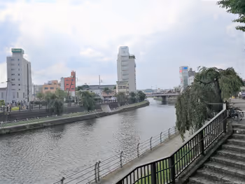 田川 奥州街道付近の休憩場所の風景