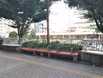 宇都宮駅西口ペデストリアンデッキのベンチ4