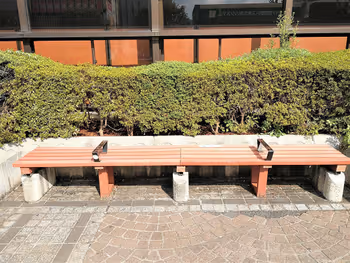 宇都宮駅西口ペデストリアンデッキのベンチ3