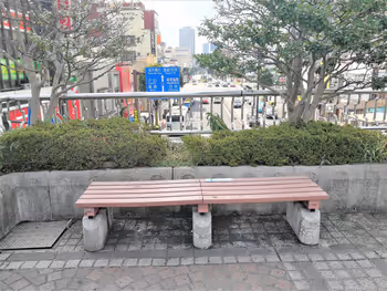 宇都宮駅西口ペデストリアンデッキのベンチ2