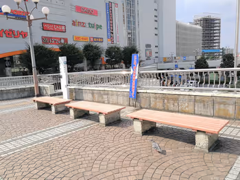 宇都宮駅西口ペデストリアンデッキのベンチ1