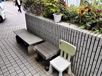 武蔵小杉駅 今市橋にかっぱ君前のチェア