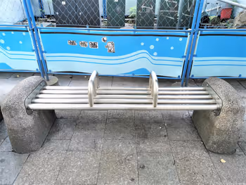 武藏小杉站北口吸煙區前的長椅