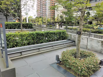 武蔵小杉駅 武蔵小杉ビル公開空地 横須賀線口側休憩場所の休憩場所2