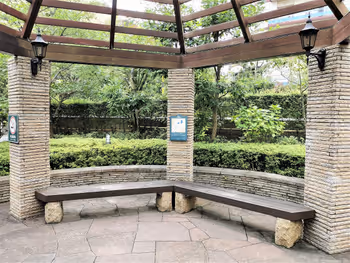 武藏小杉站 抚爱之丘的休息场所的長椅1