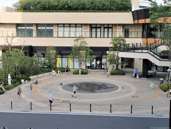 武蔵小杉駅 パークシティ ザ・ガーデン 地上広場の休憩場所1