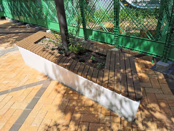 Benches in the rest area on the shopping street side of Kosugi 3rd Avenue