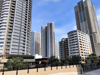 武蔵小杉駅 パークシティ ザ・ガーデン 屋上広場から見えるビルの景色