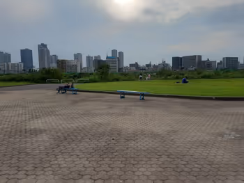 多摩川丸子橋綠地的長椅