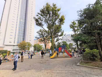後楽園駅 礫川公園の滑り台広場