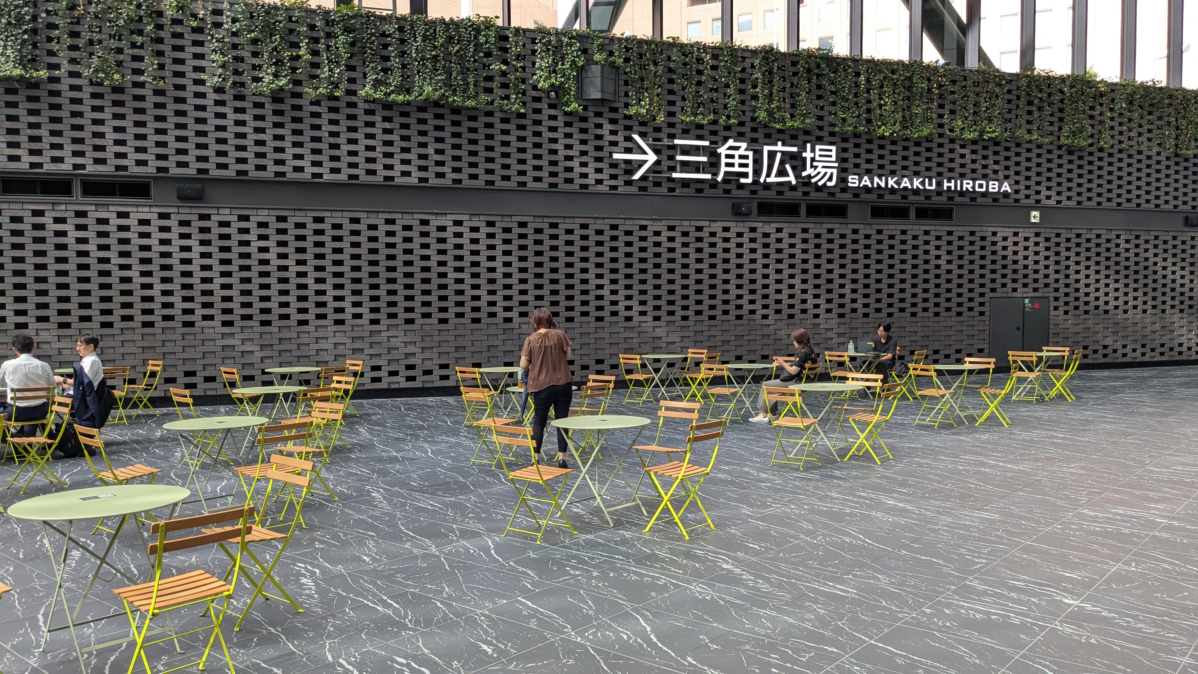 Photo of Tokyo Metropolitan Government Building Station | In front of the restaurant near the Shinjuku Sumitomo Building Triangle Plaza 1