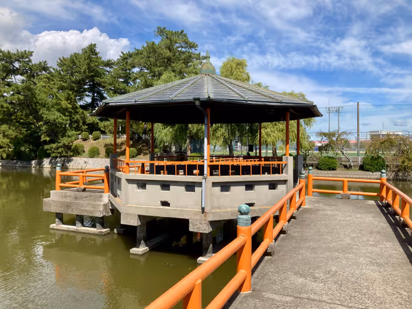 九華公園(吉之丸堀上の東屋)の写真1