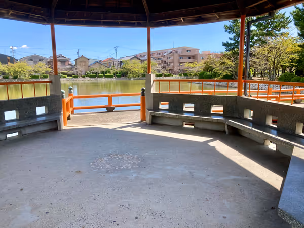 九華公園(吉之丸堀上の東屋)の写真2