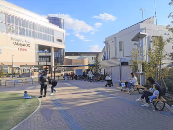 코마에역 메비우스 에키마에 광장 휴식 장소