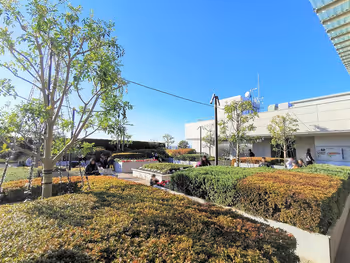 교도역 콜티 옥상 정원 밖의 휴식 장소