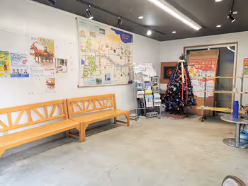 Rest area in Gotokuji Shopping Street, Gotokuji Station - seating area 1