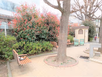 牛込神楽坂駅 あさひ児童遊園の休憩場所