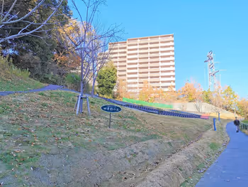 新百合丘站 彩色之丘休息场所外观2