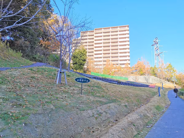 新百合丘站 四季彩之丘 休息处 的照片 1