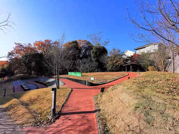 新百合丘站 彩色之丘休息场所外观1