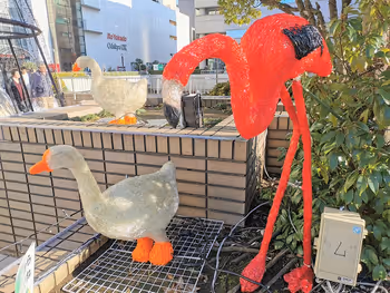 新百合丘車站 行人專用甲板的休息場所的雕塑1