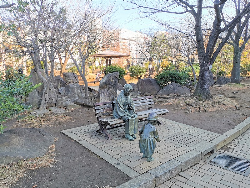 [川口站] 莉莉亞公園 銅像附近 休息處 的照片 1