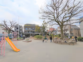 神樂坂站 矢來公園的廣場2