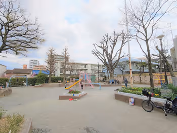 神樂坂站 矢來公園的廣場1