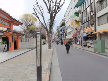 神乐坂站 善国寺 毘沙门儿童游园附近的善国寺前的神乐坂