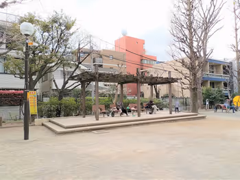 神樂坂站 白銀公園的休息處1