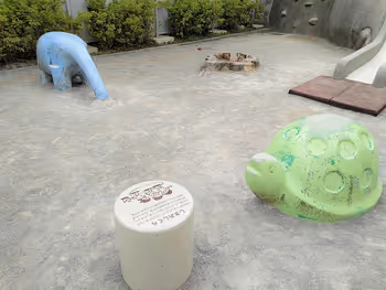 神樂坂站 赤城兒童遊樂園的烏龜和大象的雕塑