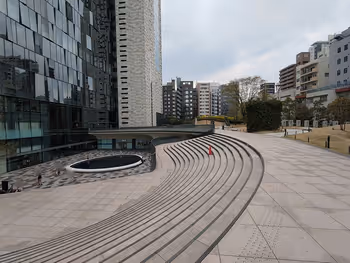 イーストサイドスクエア 北側広場