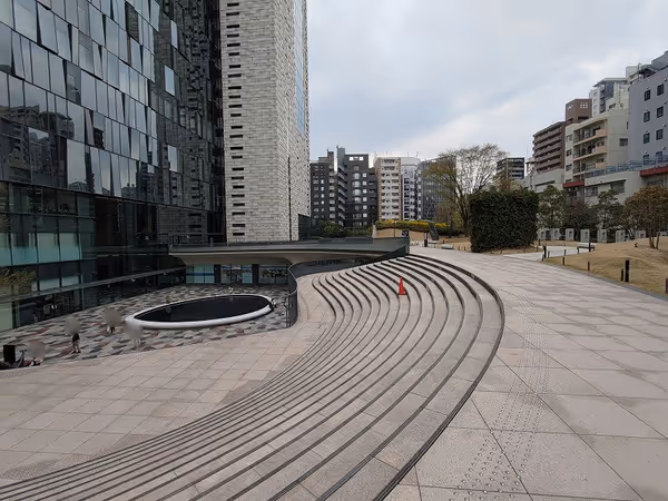 イーストサイドスクエア 北側広場の写真1