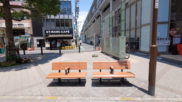 北口駅前広場 休憩場所の写真1