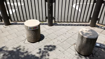 도리츠다이가쿠역 북쪽 출구 앞 광장의 휴식 장소 그 2