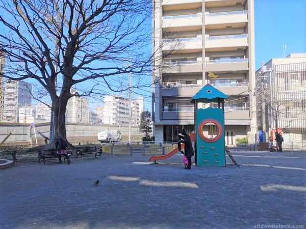 東口駅前通り公園の写真4
