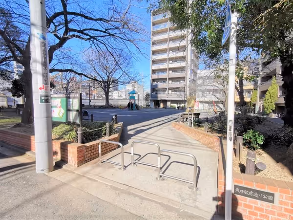 東口駅前通り公園の写真1