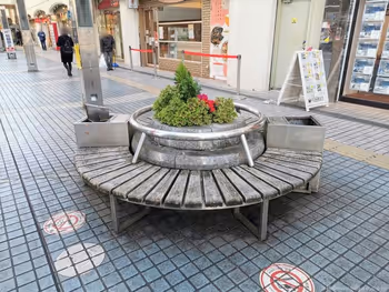 Rest area 1 on the west exit Fuga side street of Tsurumi Station