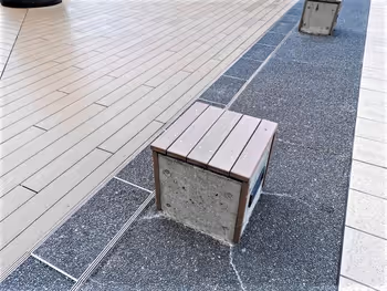 新子安站Olt Mall Court 2F 甲板休息区之二