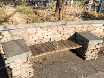 新子安站新子安樱花公园的休息场所3