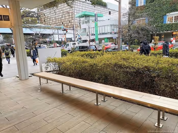 二子玉川站马罗尼埃广场前的休息场所其二