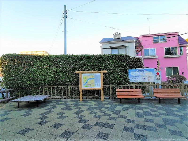 [高幡不动站] 北口站前 休息处 的照片 1