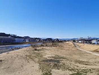 高幡不动站交流桥(万愿寺人行天桥)的休息场所2