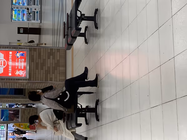 Photo of Sanyo Akashi Station | JR Akashi Station | Rest area in the concourse in front of the North Exit ticket gates 1