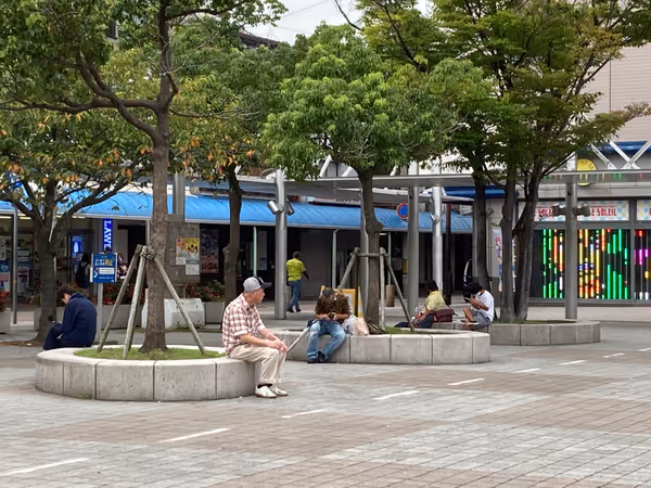 Photo of Tarumi Station | Rest area in the plaza outside the East Ticket Gate 1