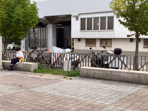 Photo of Tarumi Station | Rest area in the plaza outside the East Ticket Gate 2