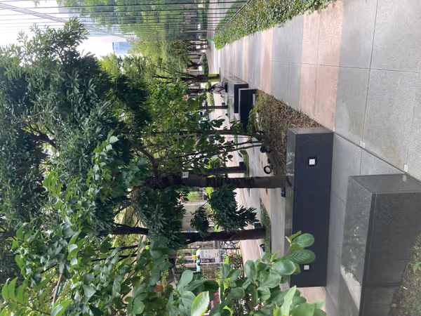 Photo of Osaka Umeda Station | Rest Spot on the Roadside of the Mainichi Broadcasting Building 2