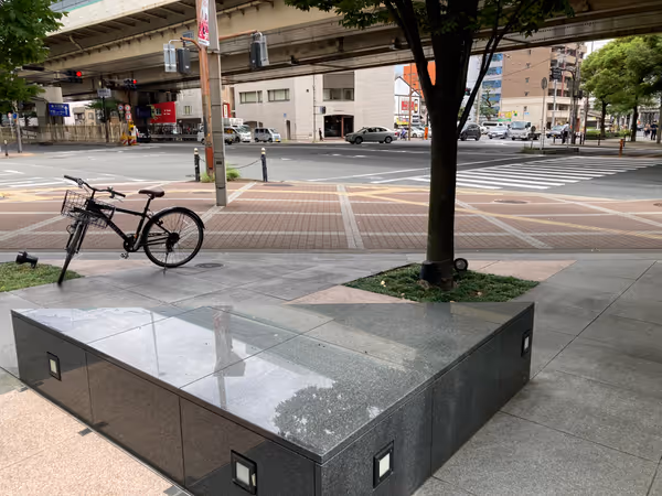 Photo of Osaka Umeda Station | Rest Spot on the Roadside of the Mainichi Broadcasting Building 1