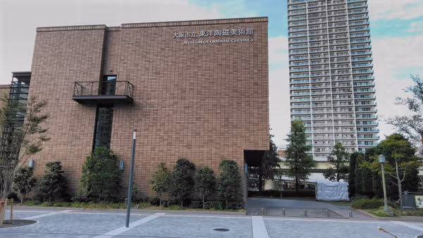 Photo of Naniwa Bridge Station | Yodoyabashi Station | Rest area in front of Children's Book Forest and Osaka City Museum of Oriental Ceramics 1
