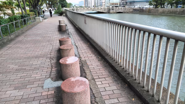 Photo of Yodoyabashi Station | Rest area along the Tosa-hori River near the Bank of Japan on the north end of Yodoyabashi Station 2